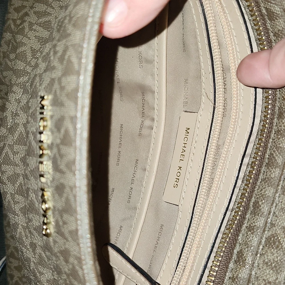 AUTHENTIC Michael Kors purse!!! - Picture 2 of 4